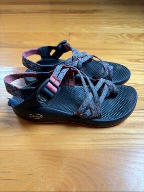 Women’s Boho Chaco’s w/multicolor strap
